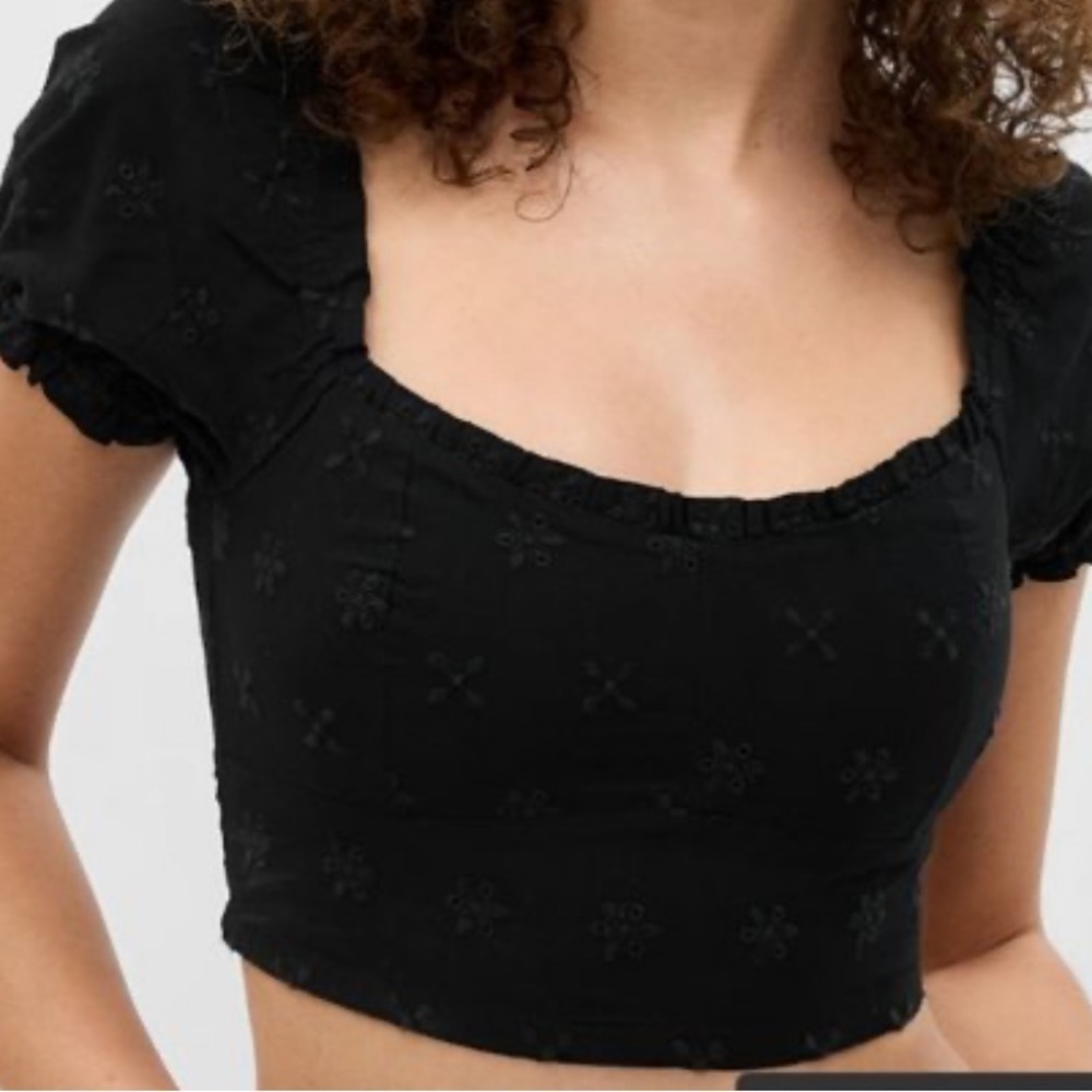 GAP Black Eyelet Crop Ruffled Top Size Medium